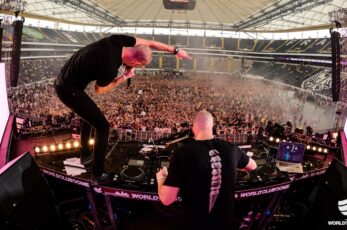 two-djs-on-stage-at-world-club-dome-festival
