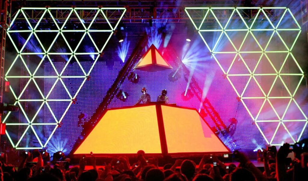 Coachella-pyramid-stage