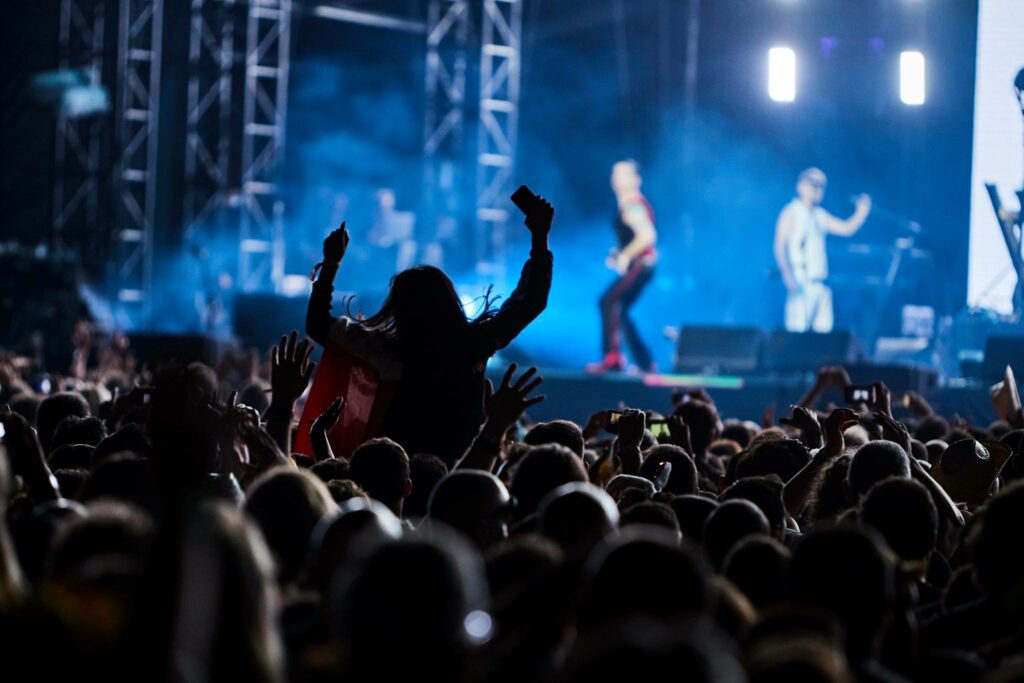 crowds-in-front-of-stage-at-mad-cool-festival