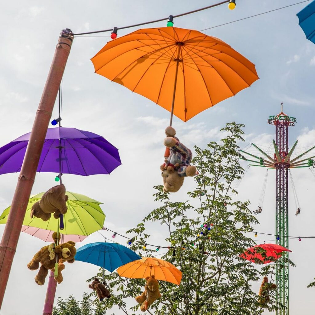 decorations-at-mysteryland-festival-chill-area