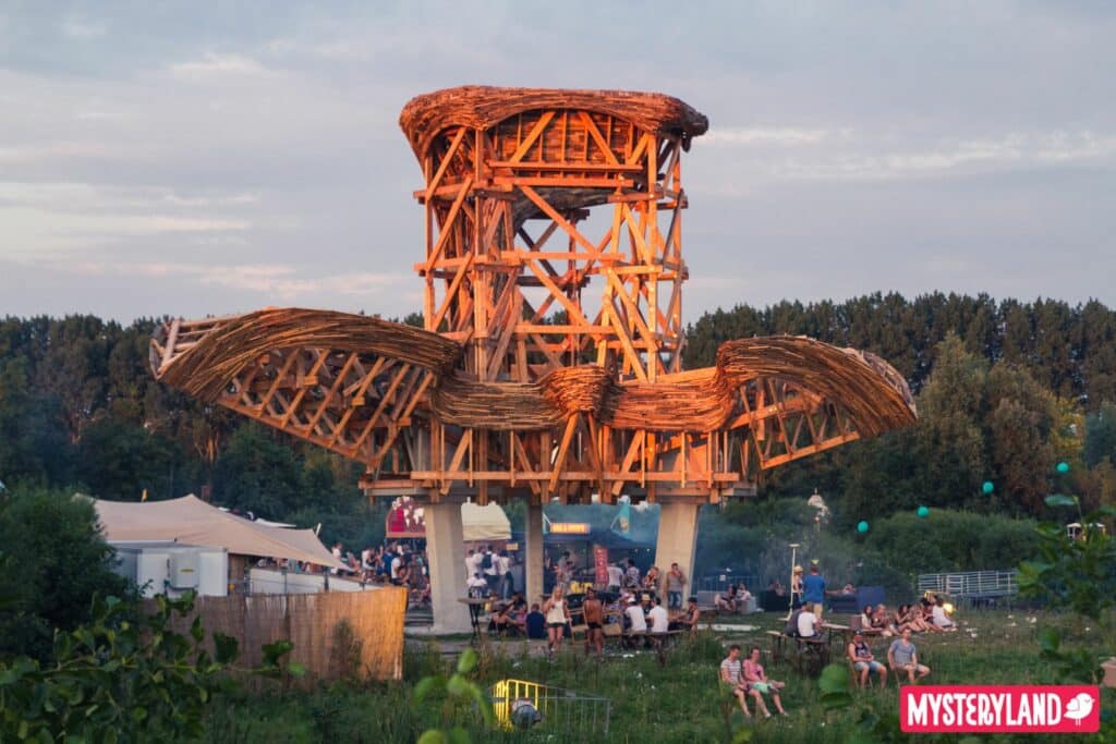 waterlelie-artwork-at-mysteryland-festival