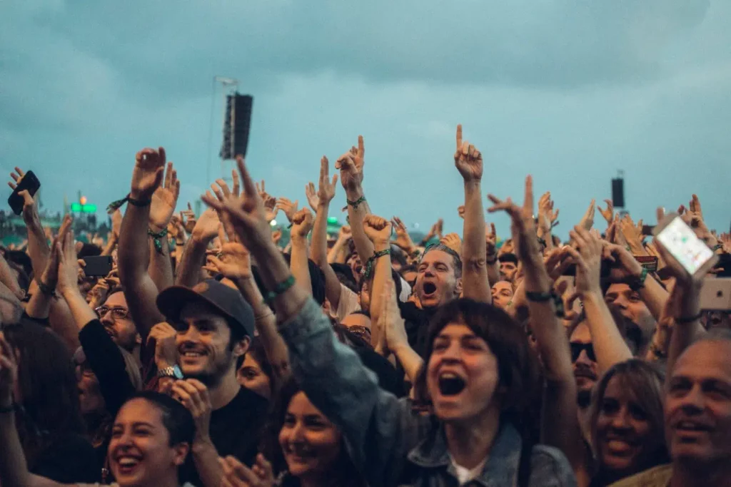 crowds-partying-at-primavera-sound-festival