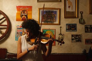 girl-playing-violin