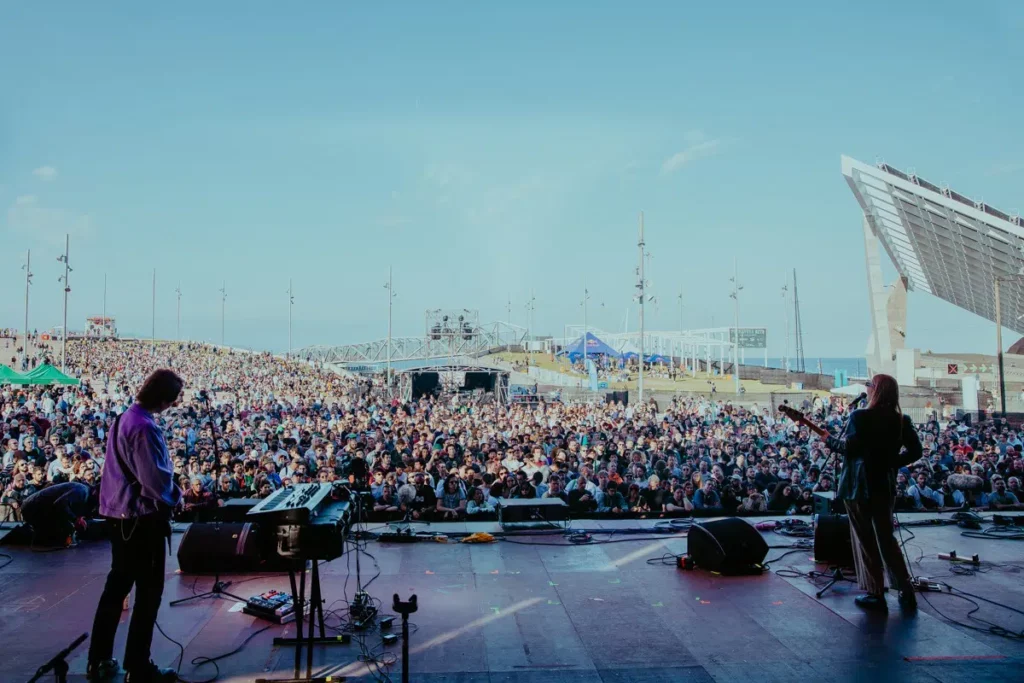 band-perfoming-on-stage-at-primavera-sound-festival