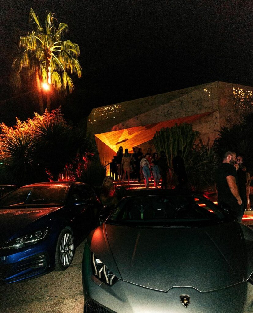 entrance-of-momento-nightclub-marbella