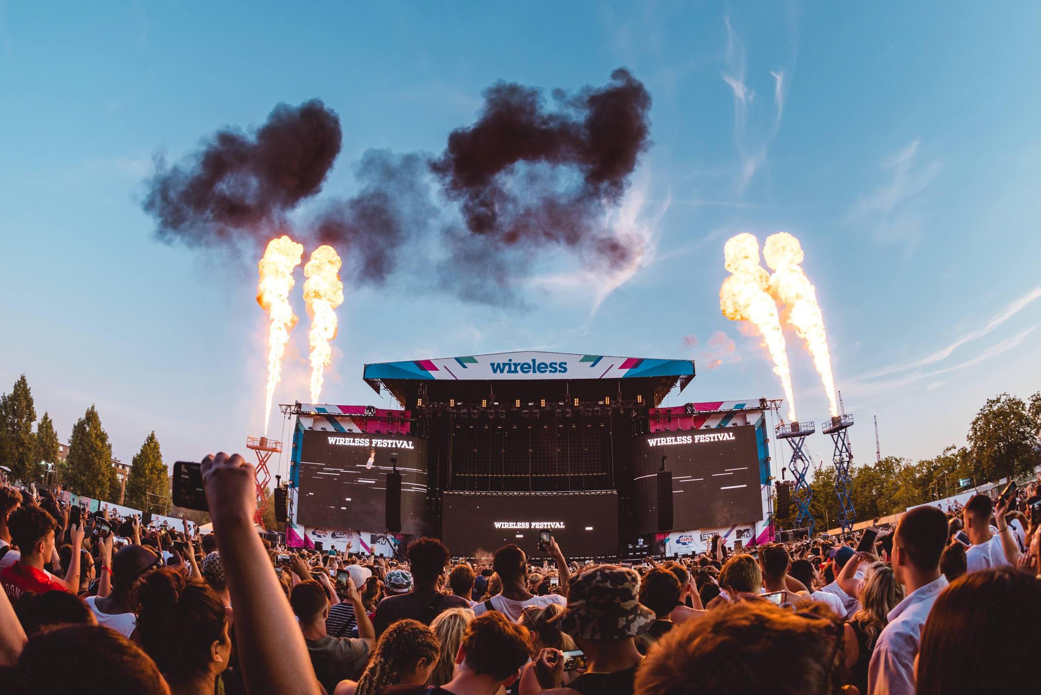 main-stage-at-wireless-music-festival
