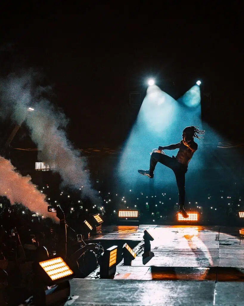 burna-boy-perfoming-at-afro-nation