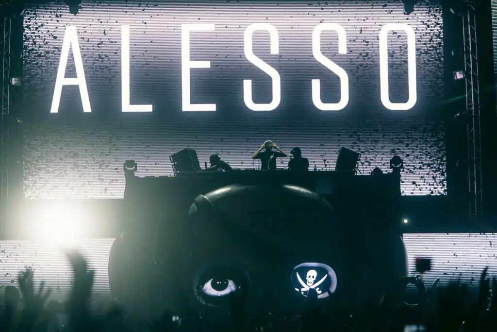 alesso-perfoming-at-BBF-Barcelona-Beach-Festival