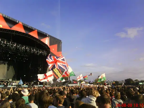 flags-at-reading-festival