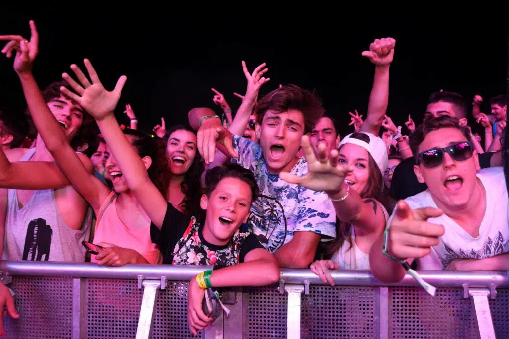 people-partying-at-BBF-Barcelona-Beach-Festival