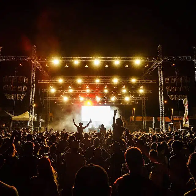 crowds-in-front-of-stage-at-delta-festival