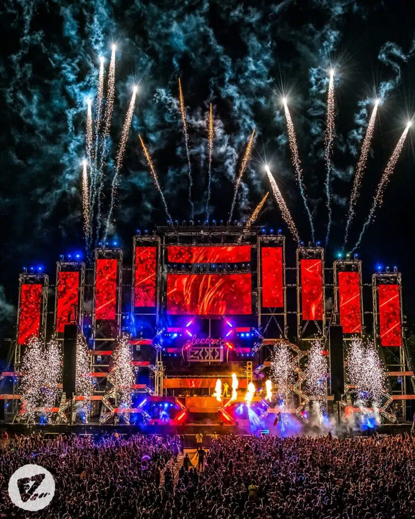 fireworks-at-main-stage-electric-zoo