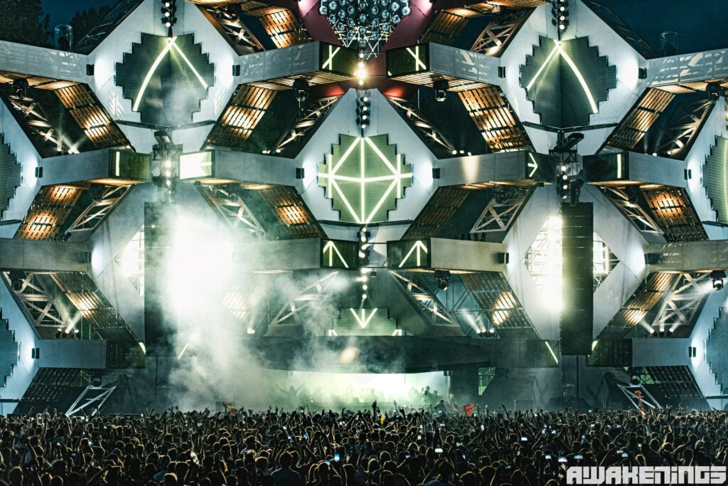 stage-design-at-awakenings-festival