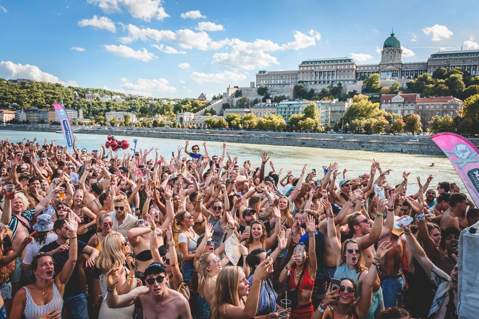 boat-parties-in-budapest