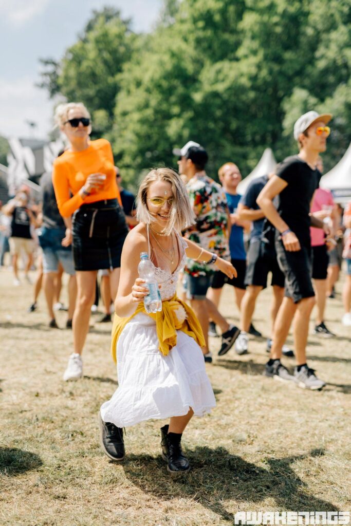 girl-dancing-at-awakenings-festival