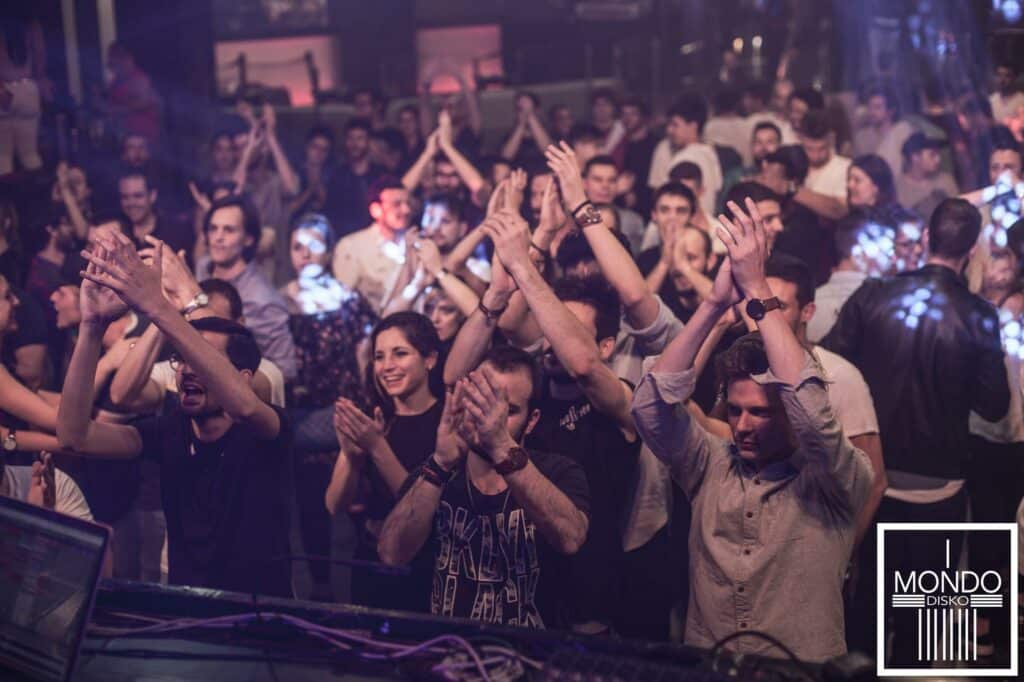 ravers-clapping-at-dj-inside-mondo-disko-madrid