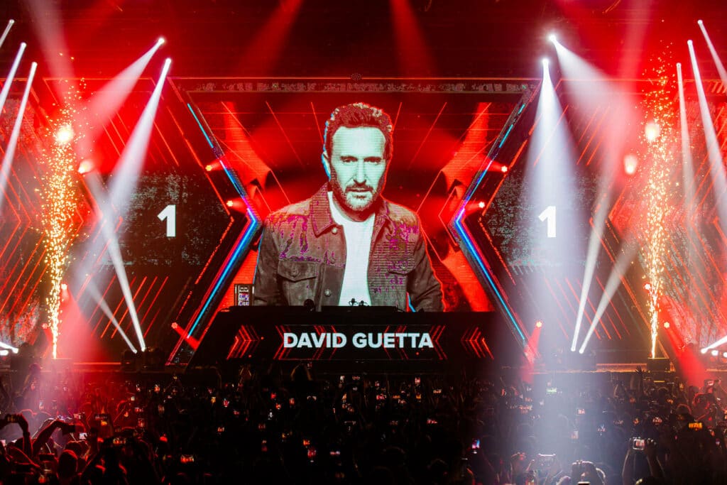 david-guetta-playing-in-front-of-crowds-at-ade