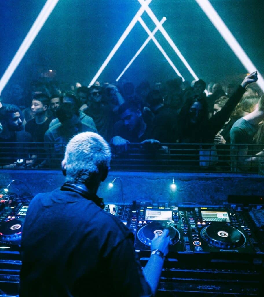 dj-playing-music-at-fabric-london