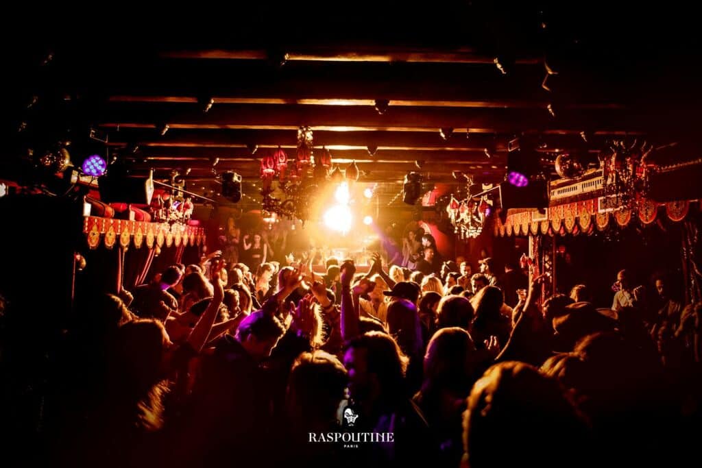 crowds-partying-inside-raspoutine-paris