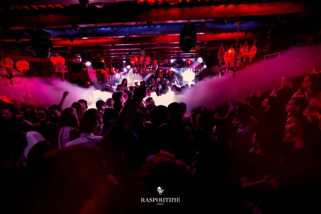 people-partying-at-raspoutine-nightclub-paris