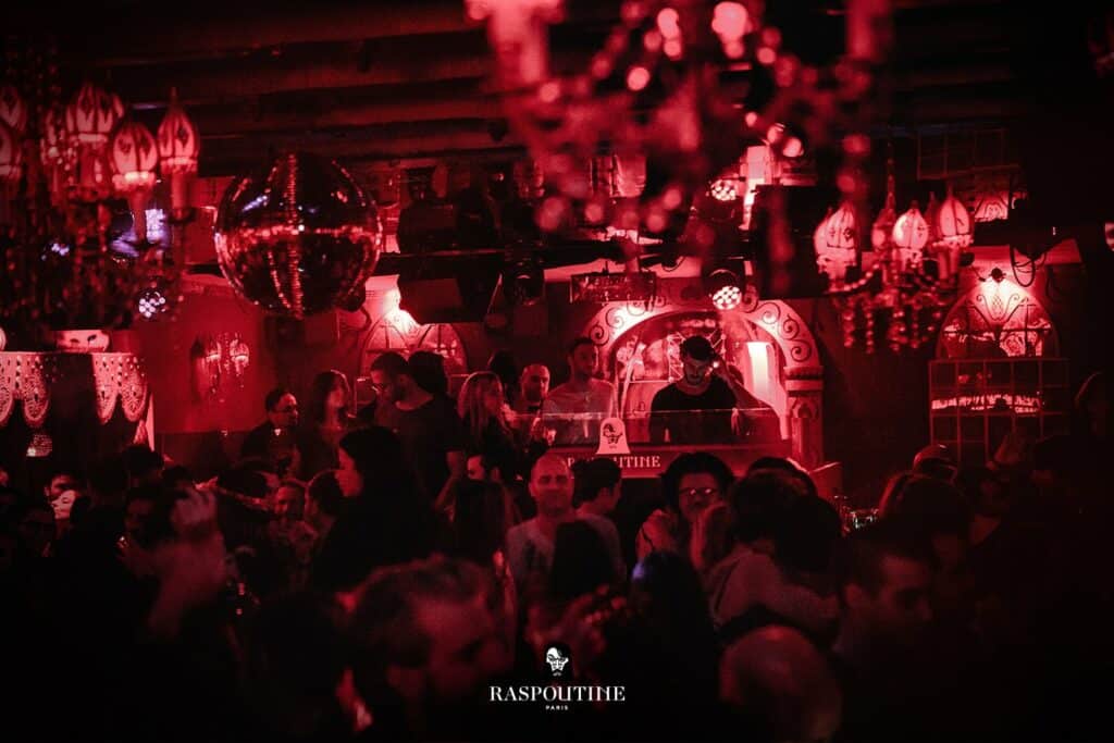 inside-raspoutine-nightclub-paris