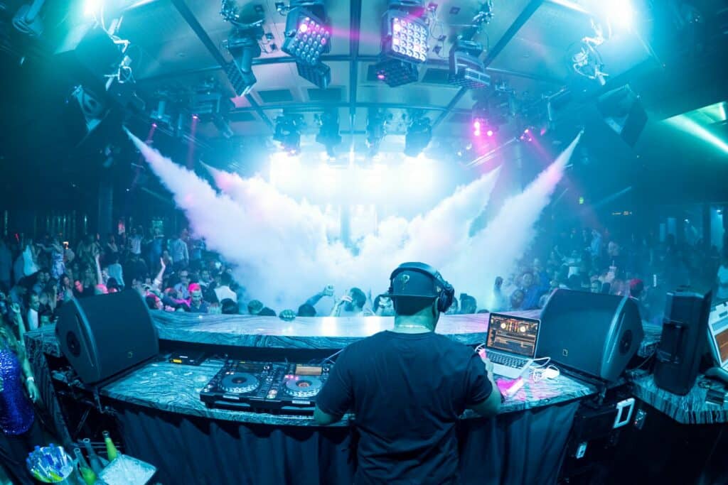 dj-playing-at-omnia-las-vegas