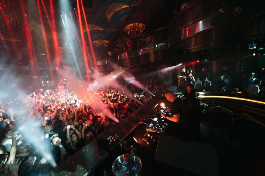 dj-playing-in-front-of-crowds-at-omnia-las-vegas