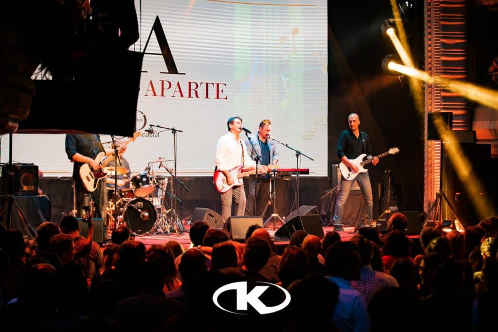 band-performing-on-stage-at-teatro-barcelo-madrid