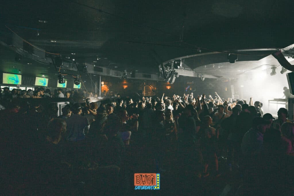 party at Bar1