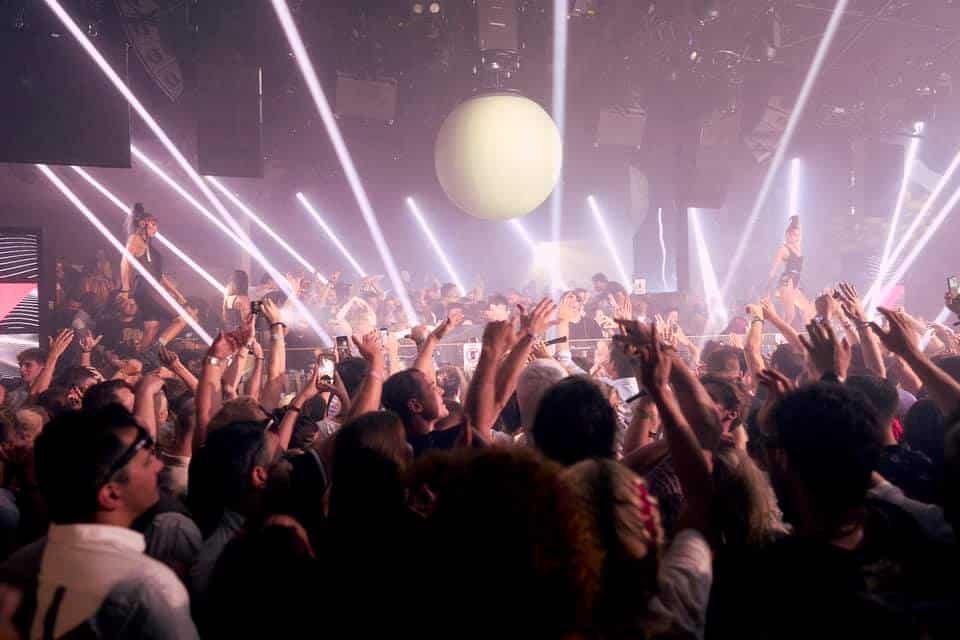 crowds-partying-at-pacha-nightclub-in-ibiza