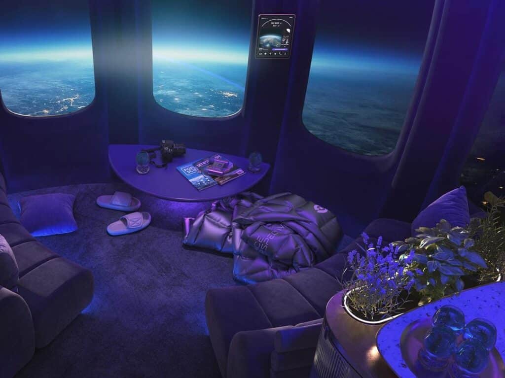 Spaceship-Neptune-lounge