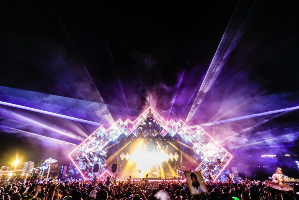 stage-design-at-beyond-the-valley-festival