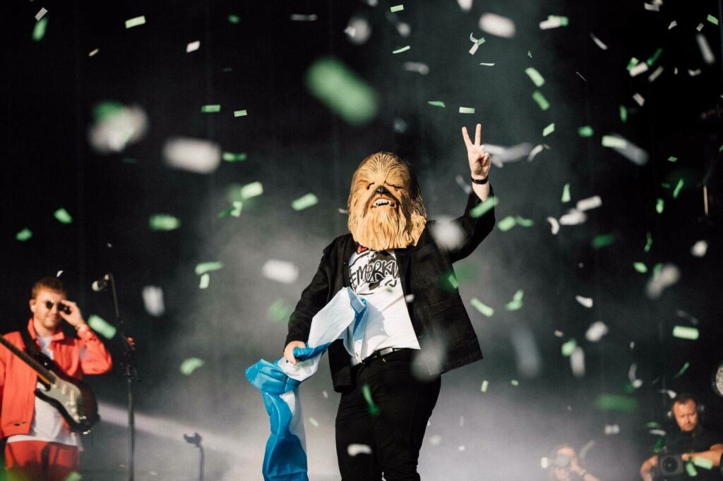 lewis-capaldi-chewbacca-at-trnsmt-festival