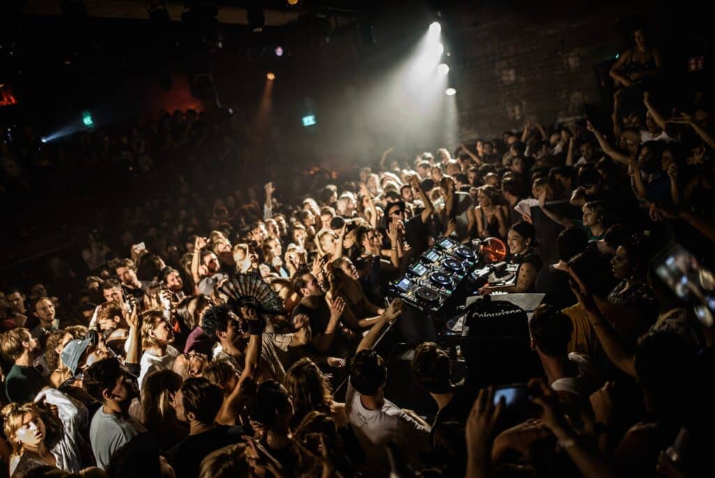 peggy-gou-playing-music-in-front-of-crowds-at-radion-amsterdam