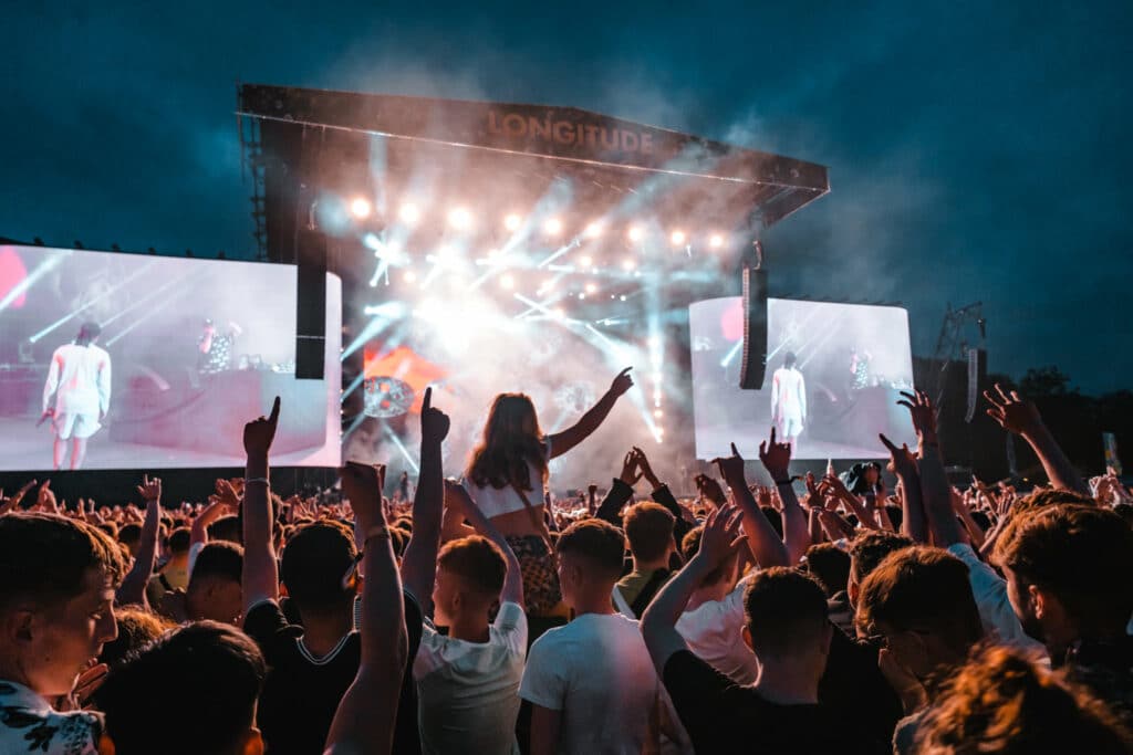 crowds-in-front-of-main-stage-at-longitude-festival