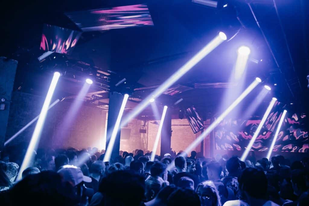 laser-shows-and-visuals-at-e1-nightclub