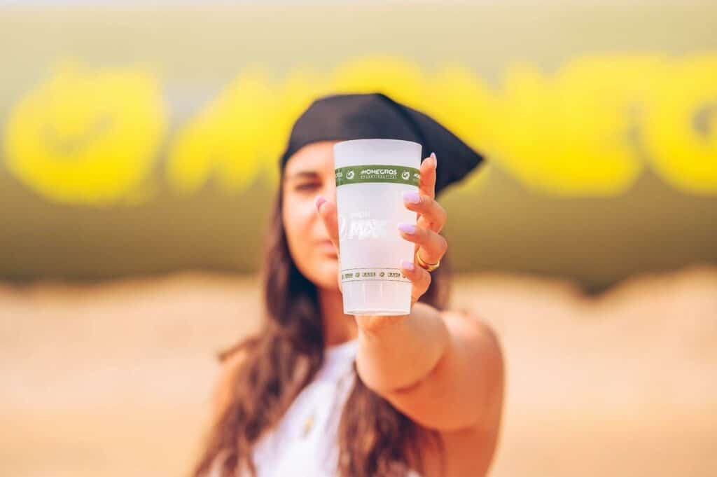 girl-holding-recyclable-cup-at-monegros-desert-festival