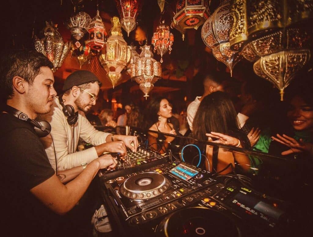 two-djs-playing-music-at-comptoir-darna-marrakesh 