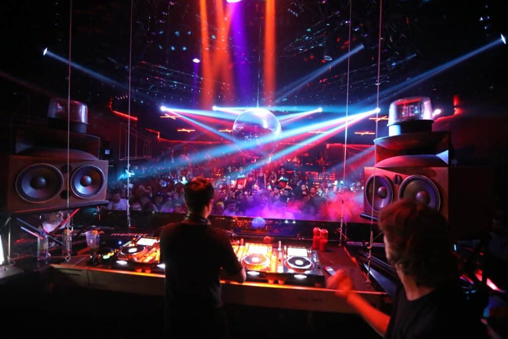 hernan-cattaneo-playing-at-stereo-montreal-nightclub