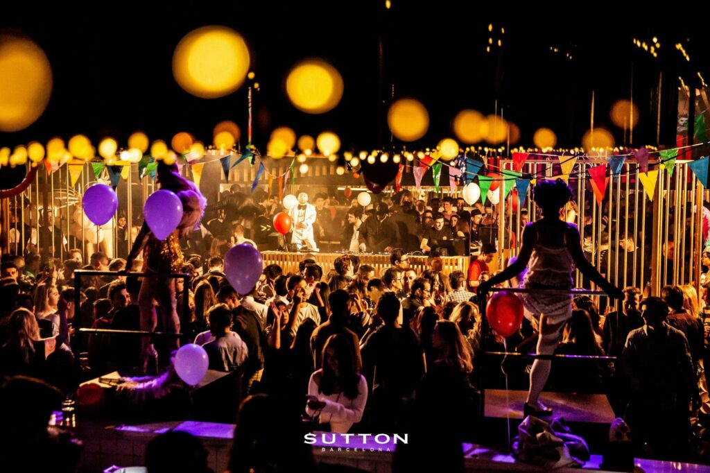 party-inside-sutton-nightclub-barcelona