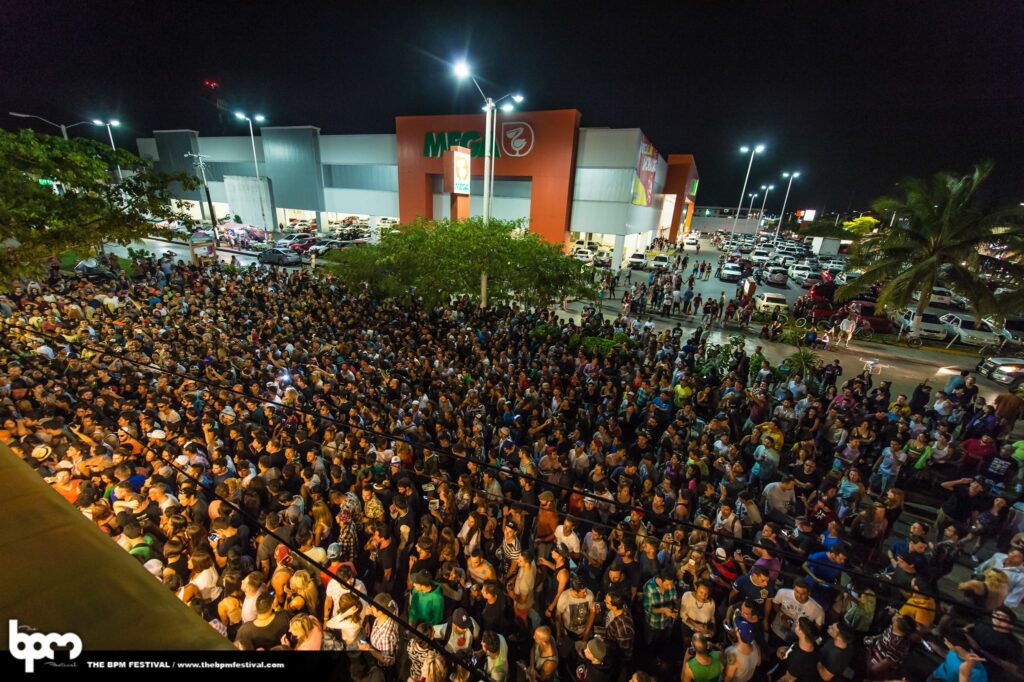 crowds-partying-on-the-street-at-BPM-Festival