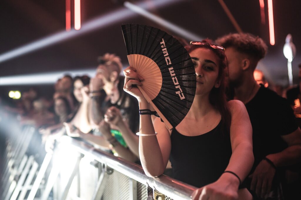 girl-holding-a-Time-Warp-Festival-fan