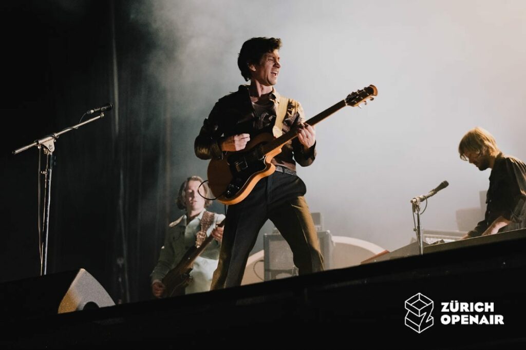 arctic-monkeys-performing-at-zurich-open-air-festival