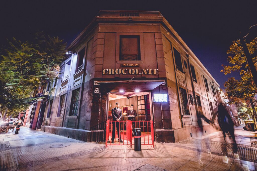 entrance-of-Club-Chocolate-Santiago