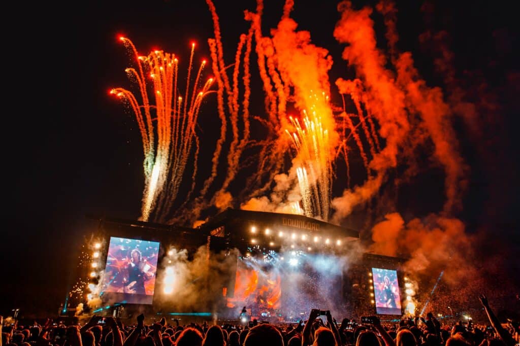 fireworks-during-night-at-main-stage-download-festival