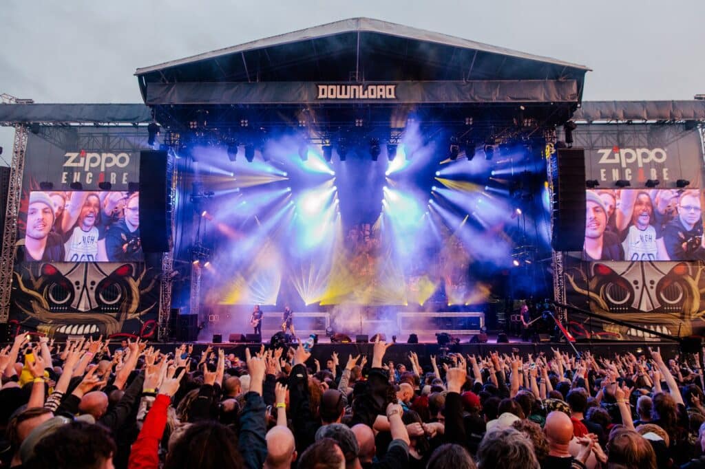 people-partying-at-main-stage-download-festival