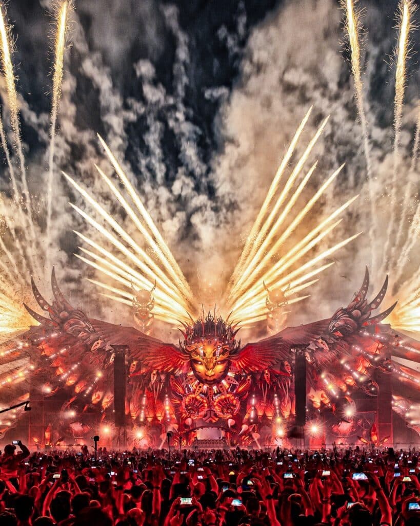 main-stage-with-fireworks-at-defqon-1-festival