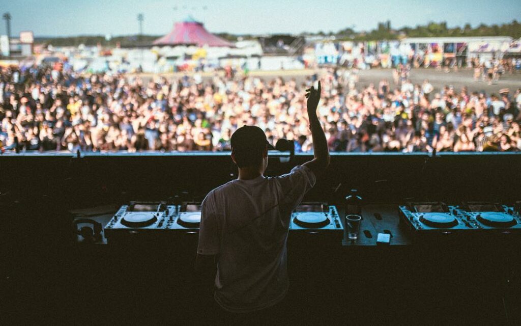 dj-playing-in-front-of-crowds-at-dour-festival