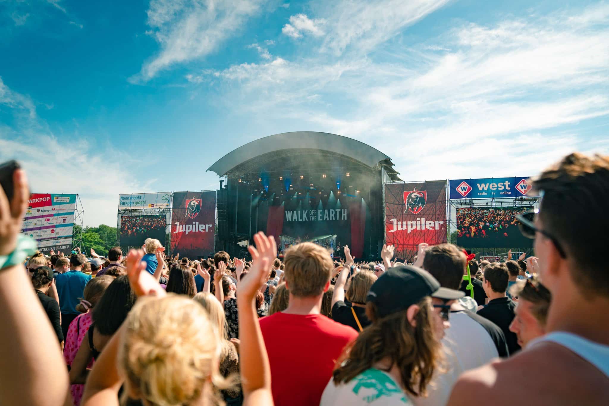 people-in-front-of-main-stage-at-parkpop-festival