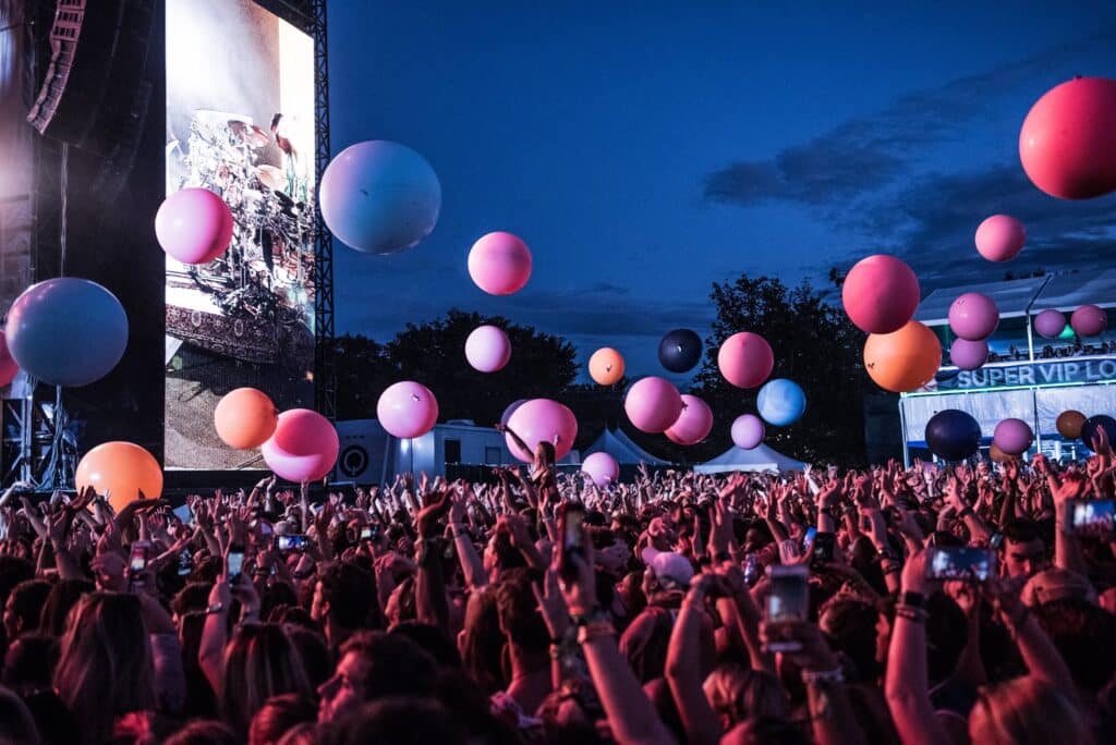 crowds-waving-their-hands-in-the-air-at-music-midtown-festival